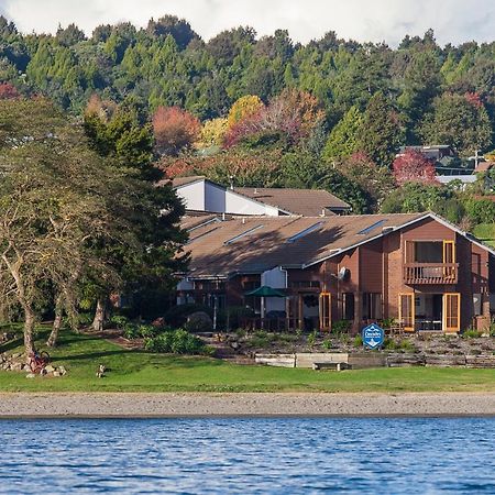 تاوبو Cascades Lakefront Motel المظهر الخارجي الصورة Residential neighborhood on the shore of Lake Stevens