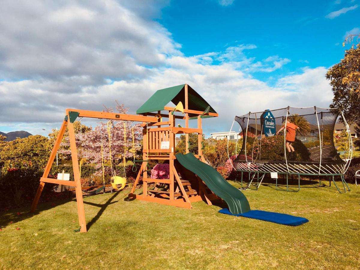 تاوبو Cascades Lakefront Motel المظهر الخارجي الصورة A backyard playground