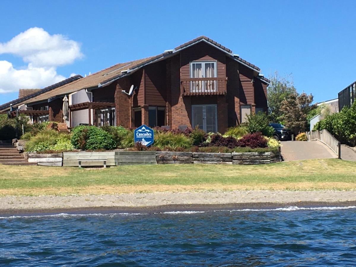 تاوبو Cascades Lakefront Motel المظهر الخارجي الصورة The house at 10000 Lake Washington Boulevard East, where the band recorded the album