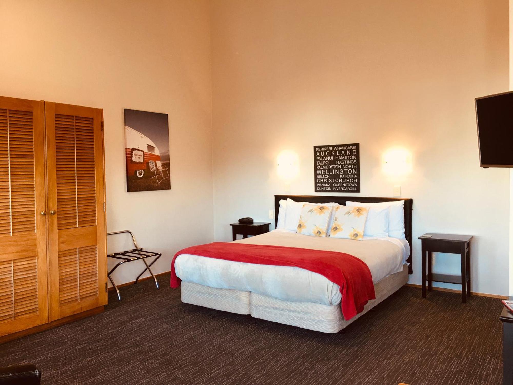 تاوبو Cascades Lakefront Motel المظهر الخارجي الصورة A room at the Hotel Valley Ho